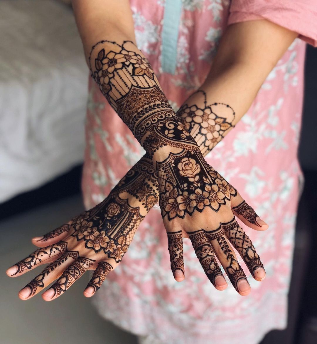 Famous mehandi artist Greater Noida NCR