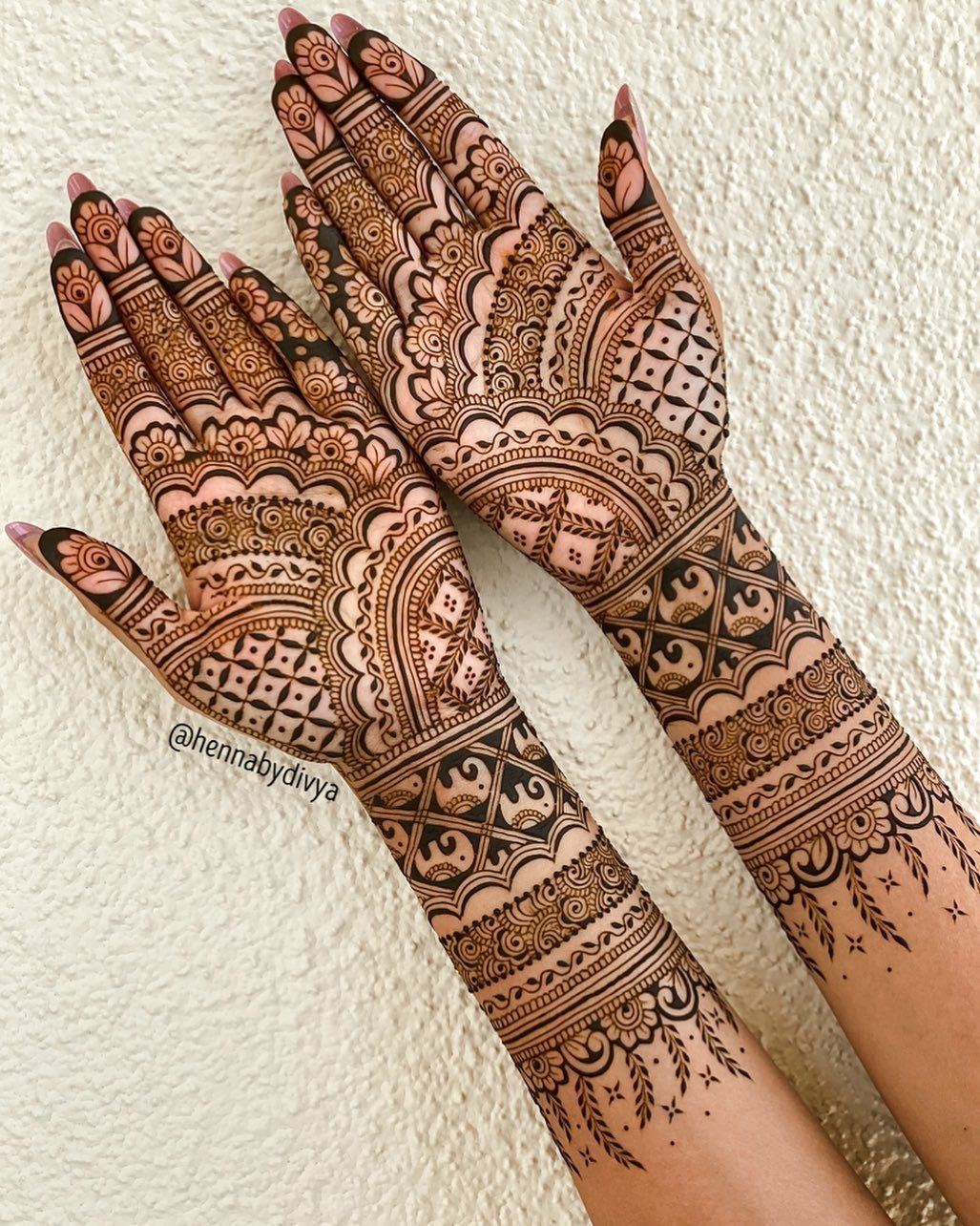 Famous mehandi artist Greater Noida NCR