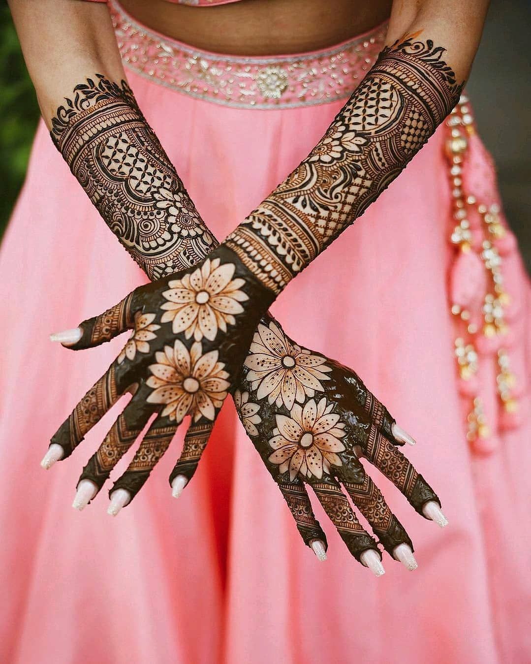 Famous mehandi artist Greater Noida NCR
